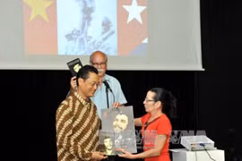 La Réunification nationale célébrée à Cuba et en Malaisie