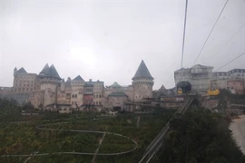 Un village français modèle réduit sur le mont Bà Nà