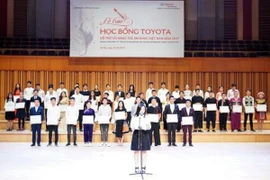 Des jeunes talents musicaux vietnamiens obtiennent des bourses d'études Toyota