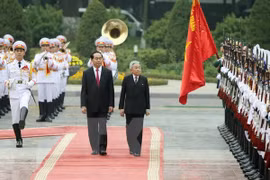 Le président Tran Dai Quang accueille l’empereur et l’impératrice du Japon