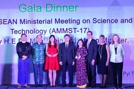 Distinction de Nguyên Thi Hiêp, lauréat du Prix scientifique ASEAN - Etats-Unis 2017