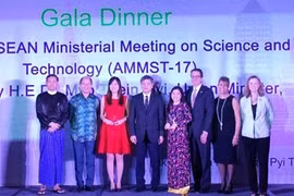 Distinction de Nguyên Thi Hiêp, lauréat du Prix scientifique ASEAN - Etats-Unis 2017