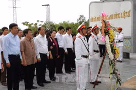 La présidente de l’AN rend hommage aux héros morts pour la Patrie à Quang Nam