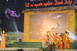 Nghe An: 43 milliards de dôngs pour ​"Le Têt traditionnel du Coq 2017 pour les pauvres​"