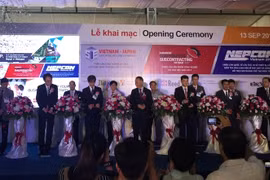 Ouverture de deux expositions sur l’industrie auxiliaire à Hanoï