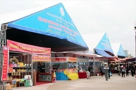 Plus de 30 entreprises signent des contrats à la Foire commerciale Vietnam-Chine