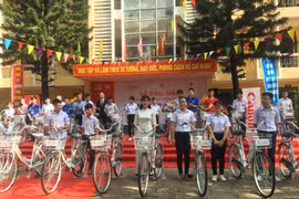 Canon Vietnam soutient des élèves de Bac Ninh et Bac Giang