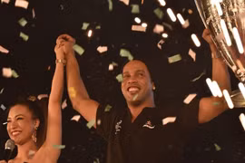 L'"UEFA Champions League Trophy Tour" fait halte au Vietnam