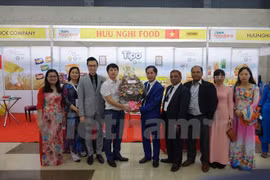 Des produits sucrés vietnamiens présentés à la FoodPro 2017 à Bangladesh