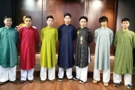 L'ao dai masculin traditionnel en quête de résurrection
