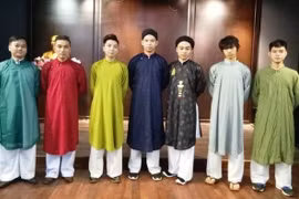 L'ao dai masculin traditionnel en quête de résurrection