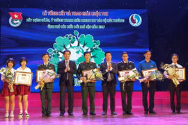 Remise des prix du concours ​"Les jeunes face aux changements climatiques​"