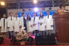 Célébration de la Journée des médecins vietnamiens au Cambodge et en Russie