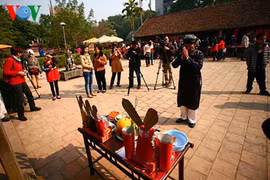 Un culte du génie du foyer... comme il faut