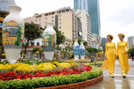 Hô Chi Minh-Ville : la rue des fleurs Nguyen Hue célèbre le Nouvel An lunaire