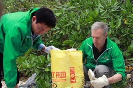 L’ambassadeur américain Ted Osius au programme "Agir pour une Ha Long verte"