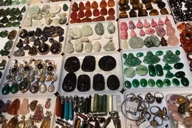 Une foire des pierres précieuses au cœur de Hanoï