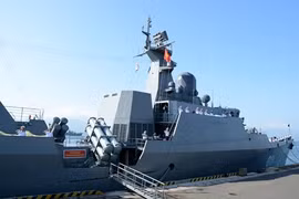 Des navires vietnamiens participent à des activités à Singapour et en Chine