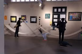 Peinture : une soixantaine d’œuvres d’artistes autistes exposées à Hanoï