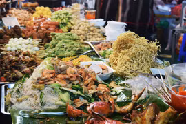 Premier festival international des plats de rue au Vietnam