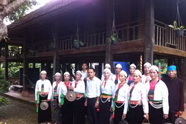 Pour que résonne le son des gongs de Ba Vi