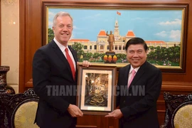 L'ambassadeur des Etats-Unis prend congé du dirigeant de HCM-Ville