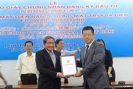 Binh Dinh : remise de la licence pour un projet éolien et photovoltaïque