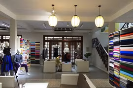 Le métier de couture "sur mesure" rapide à Hoi An