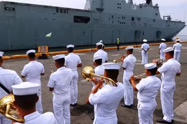 Deux navires de la Marine royale australienne aux Philippines