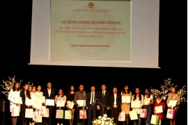 Cérémonie en l'honneur des Vietnamiens brillants en R. tchèque