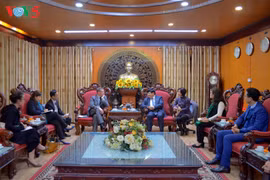 L’ambassadeur de France visite la Voix du Vietnam