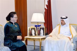 La présidente de l'AN Nguyen Thi Kim Ngan rencontre le PM qatari