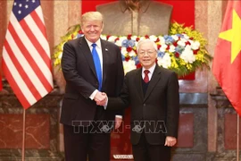 Le dirigeant vietnamien Nguyen Phu Trong s'entretient avec le président américain Donald Trump