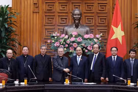 Le PM reçoit des membres de la Conférence des évêques du Vietnam