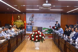 Publication de trois livres à l’occasion du 129e anniversaire de Hô Chi Minh