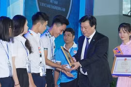 Remise des prix du VISEF aux lycéens du Sud