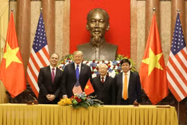 Le Vietnam et les Etats-Unis signent des documents de coopération bilatérale