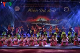 Coup d’envoi de la fête «Le centenaire du marché de l’amour de Khâu Vai»