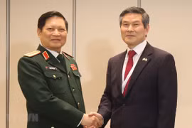 Activités du ministre vietnamien de la Défense au 18e Dialogue de Shangri-La