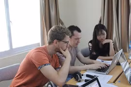 Échange sur les dispositifs des formations en communication à Hanoï