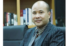 La France décore Ngô Tu Lâp et Trinh Van Minh, deux universitaires vietnamiens 