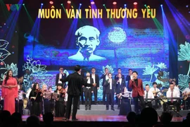 “Un amour immense” relie Hanoï, Nghê An et Ho Chi Minh-Ville