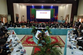 Réunion de hauts officiels vietnamiens, laotiens et cambodgiens 