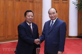 Le PM Nguyên Xuân Phuc reçoit les ministres laotien et cambodgien de la Défense 
