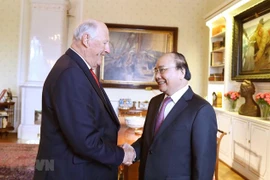 Le Premier ministre Nguyen Xuan Phuc rencontre le roi de Norvège