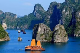 Ha Long, l’une des destinations attirant le plus grand nombre de touristes étrangers en Asie-Pacifique