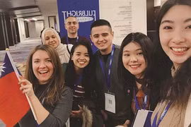 Mlle Biscuit, professeure de vietnamien aux États-Unis et fière de l’être