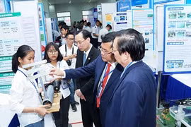 Renforcer les activités de recherche scientifique dans les écoles