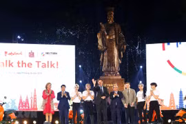  Les deux PM vietnamiens et néerlandais participent à un défilé de mode durable