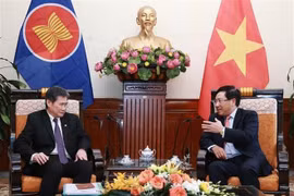 Le vice-PM et ministre vietnamien des AE reçoit le secrétaire général de l’ASEAN